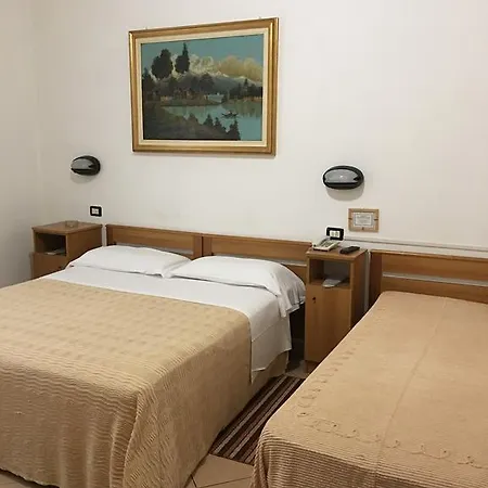 Hotel Dora *